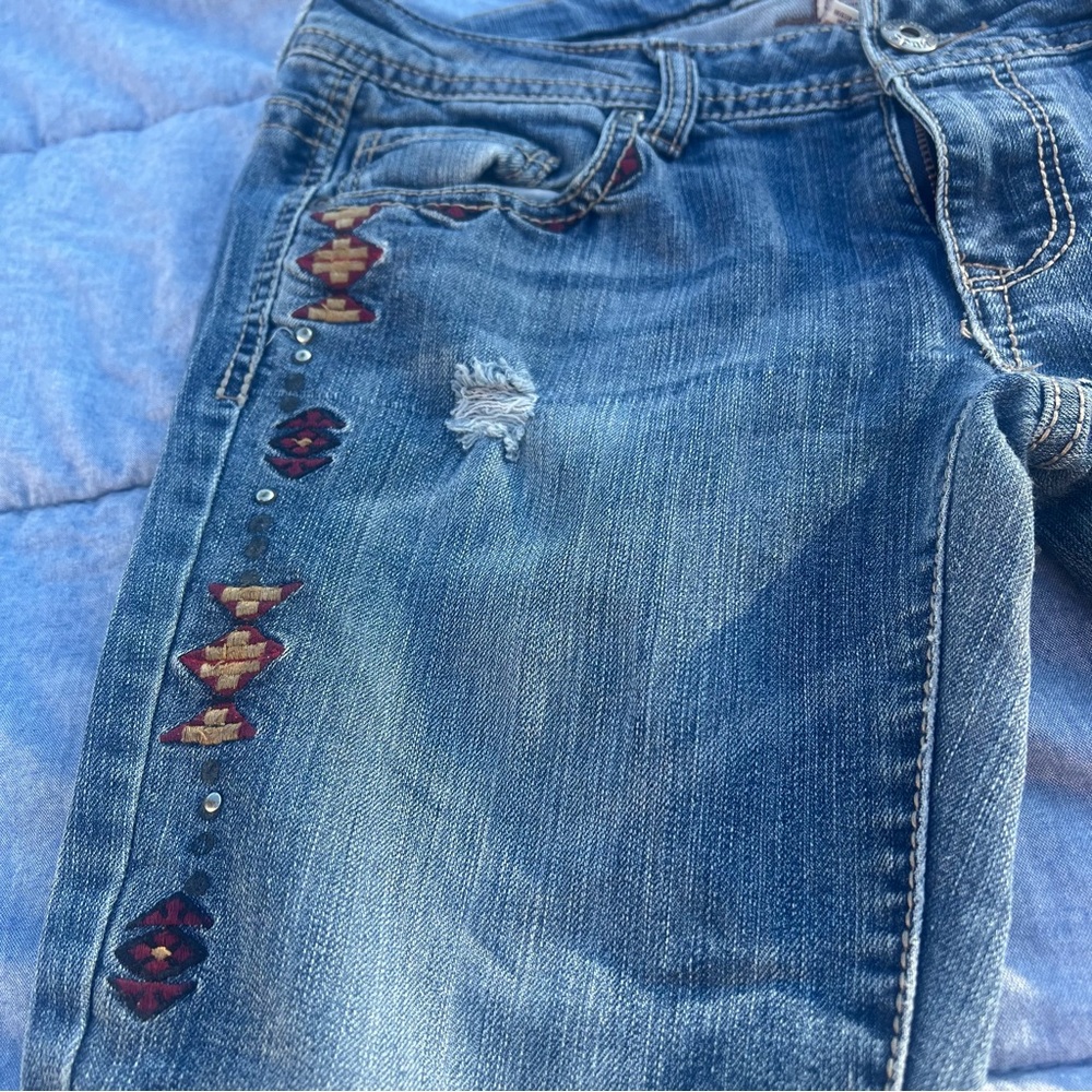 MUDD Southwest Embellished Distressed Denim Stretch Skinny Jeans Juniors Size 7